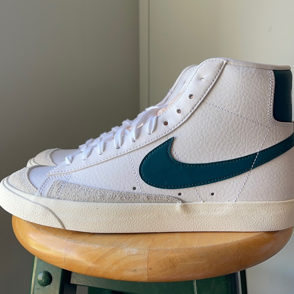 Nike Mid 77 Blazers size 8.5 NEW IN BOX